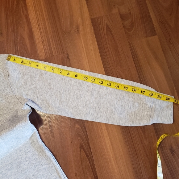 Club Monaco women's light grey high low oversized sweatshirt size XS - Picture 11 of 11